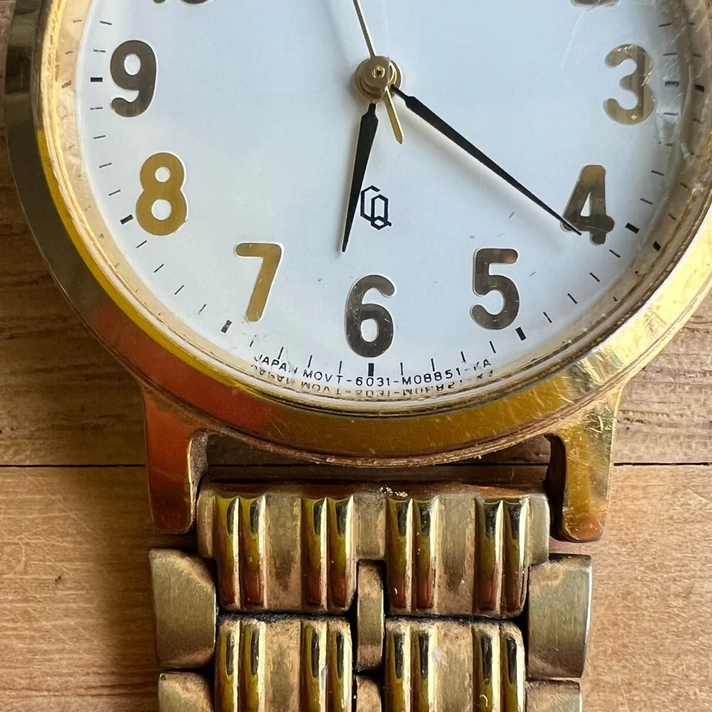 Vintage Citizen Quartz round gold tone dress watch NEW BATTERY